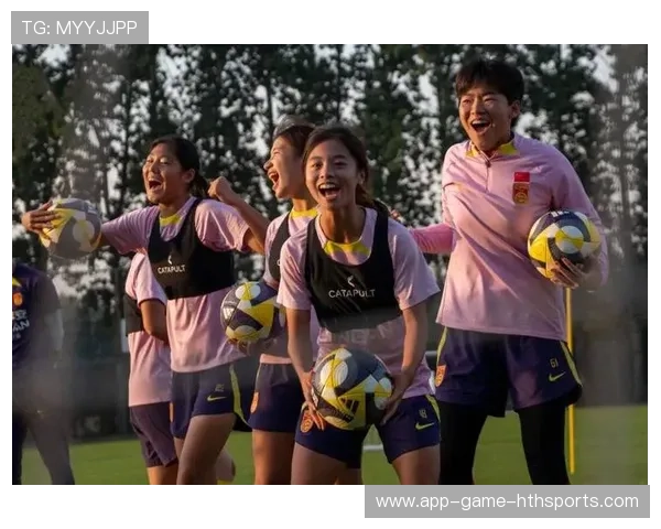 女足国家队进行阵型演练，新老搭配逐步稳定