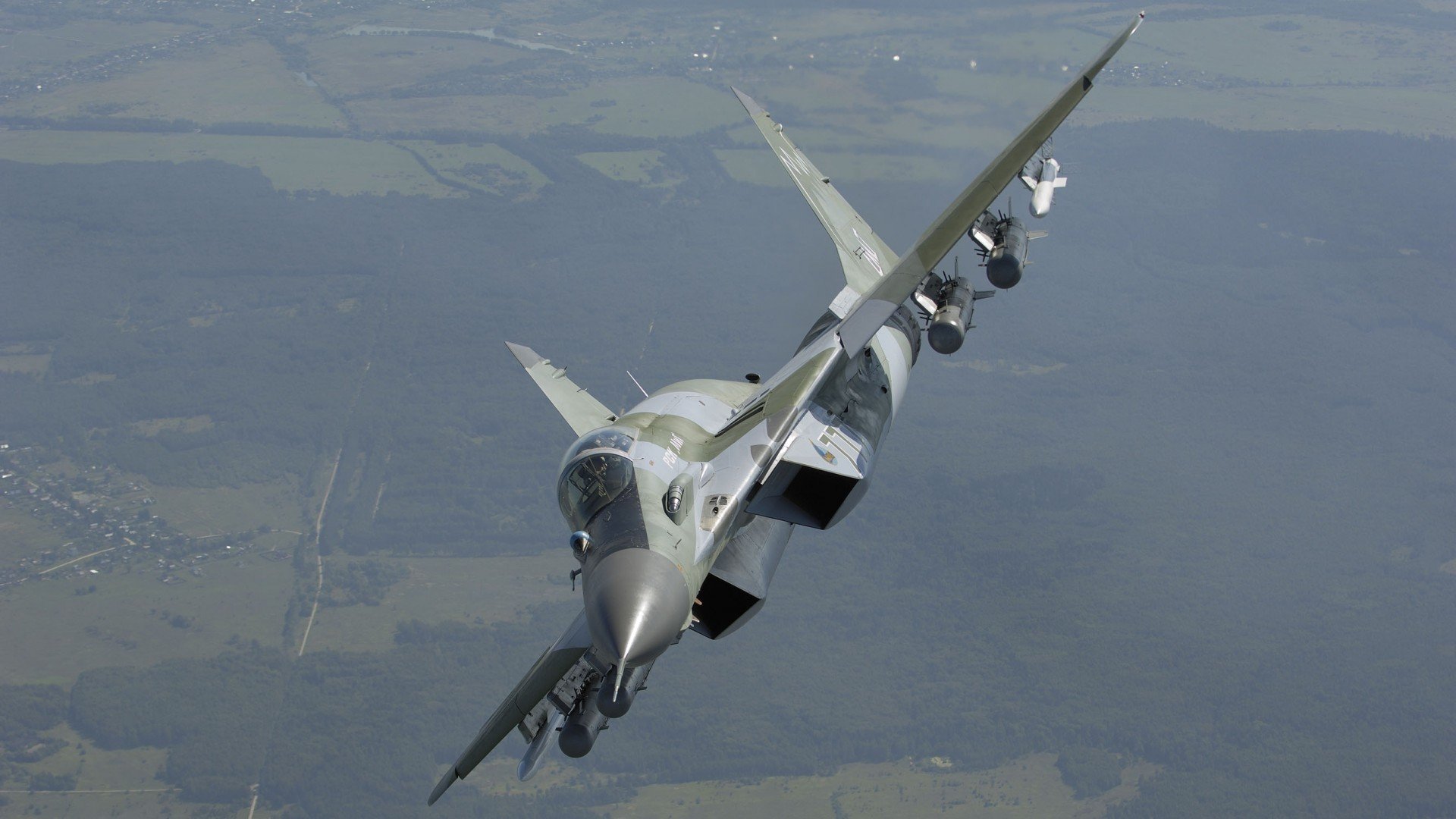 勒沃库森围绕中路组织展开压迫,勒沃库森吧